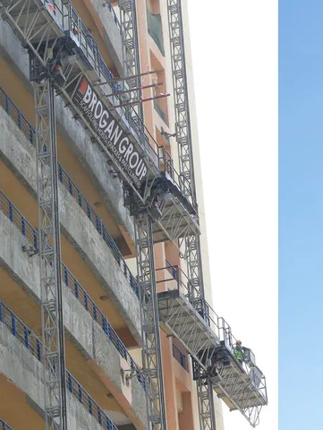 More Mast Climbers at AB Plaza